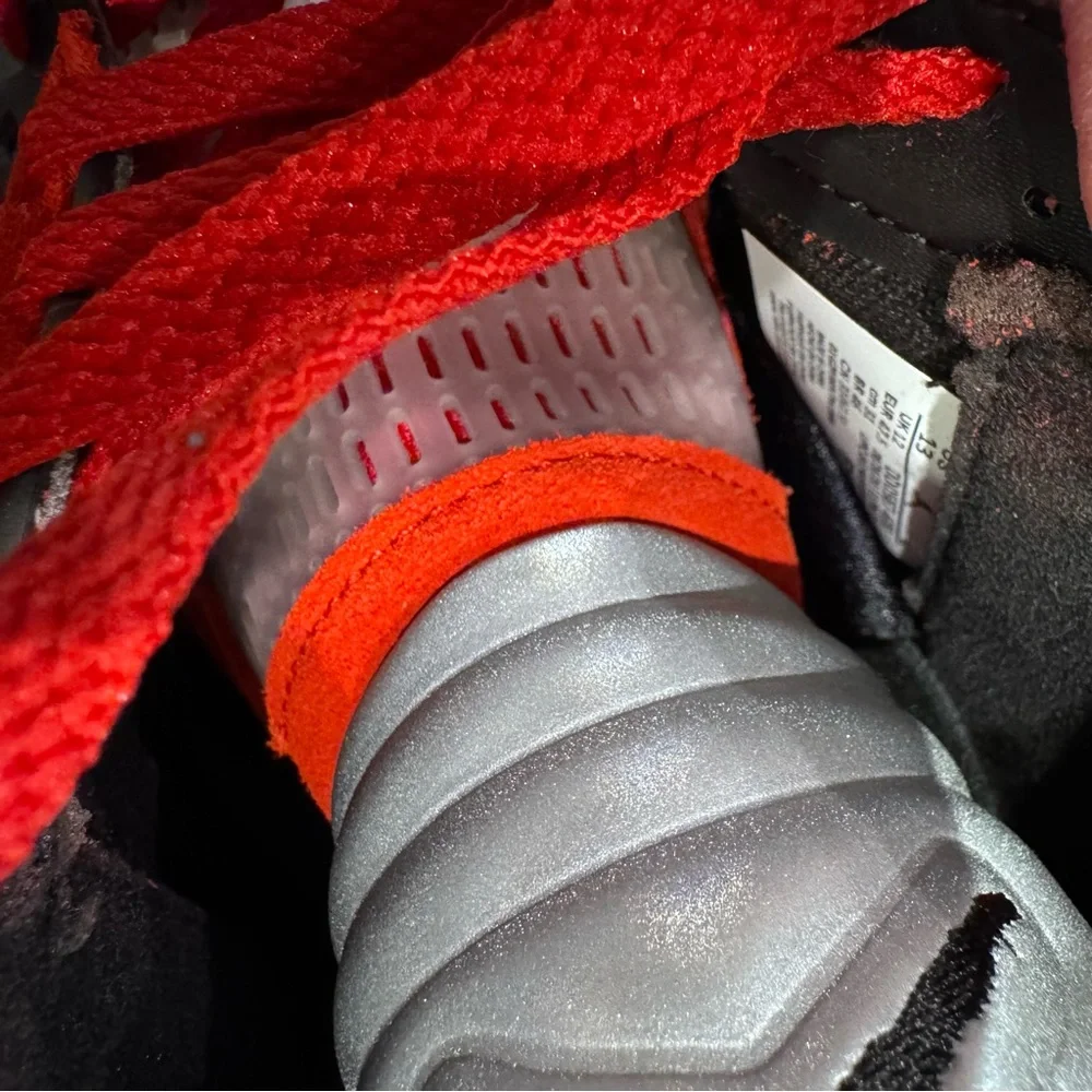 Jordan 5 Retro Raging Bull Sneakers - Picture 8 of 9